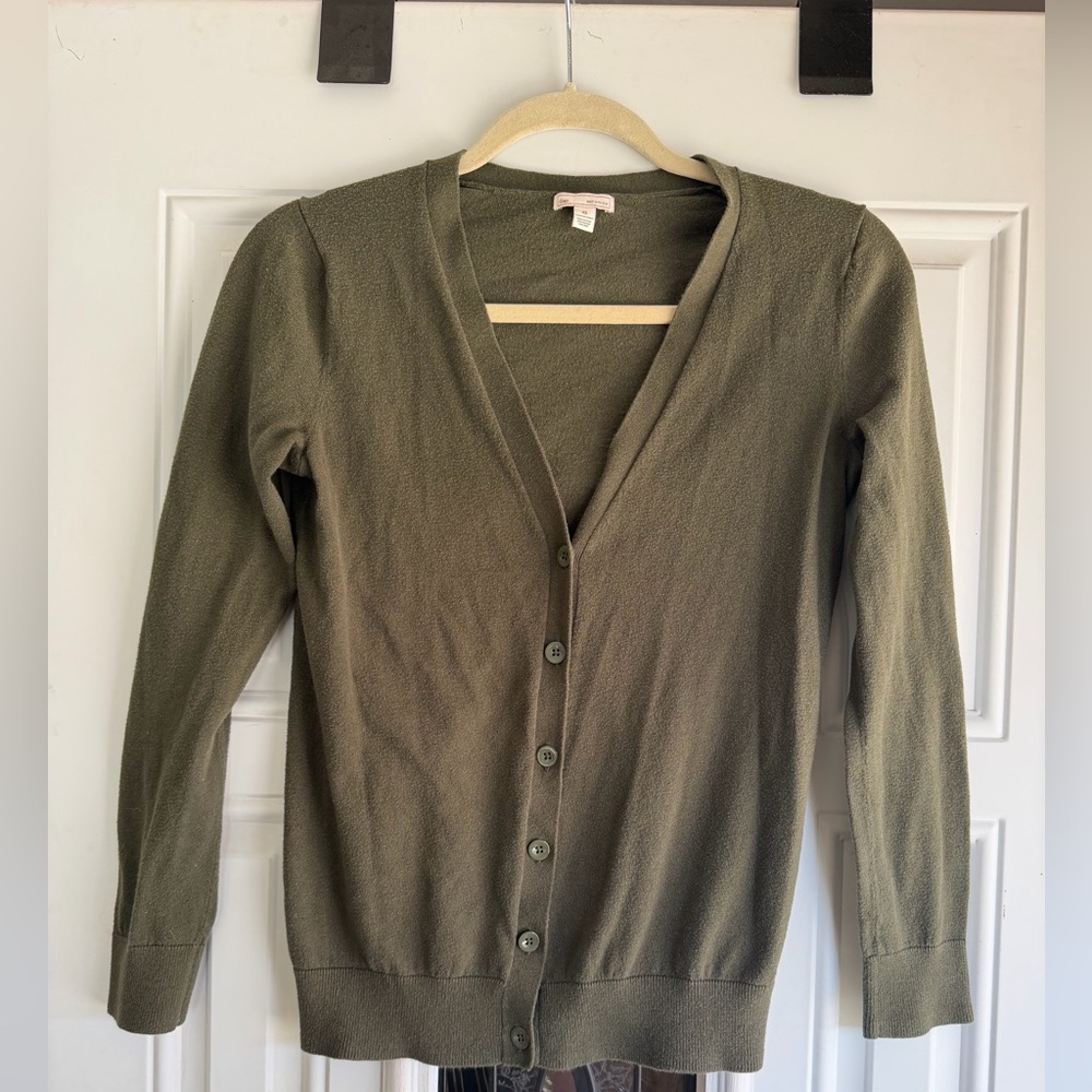 GAP Women's Cardigan in Olive